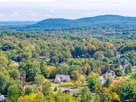 25 Alison Court Kingston NY 12401