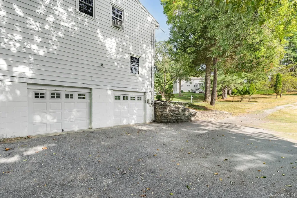 6 Old Mill Drive Poughkeepsie NY 12603
