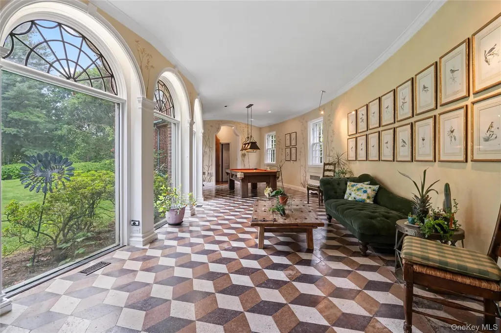 88 Wheatley Road Old Westbury NY 11568