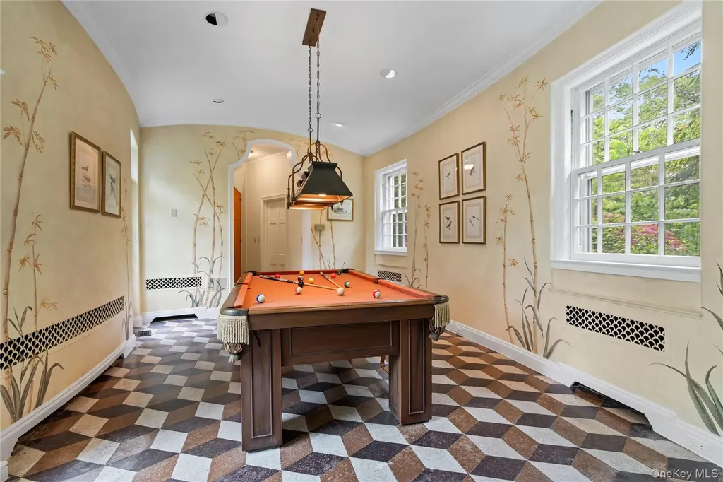 88 Wheatley Road Old Westbury NY 11568