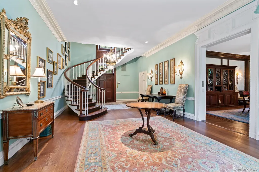 88 Wheatley Road Old Westbury NY 11568