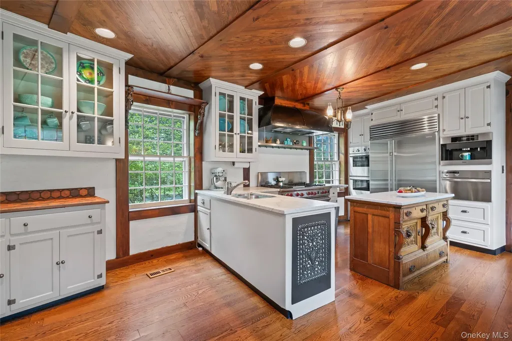 88 Wheatley Road Old Westbury NY 11568