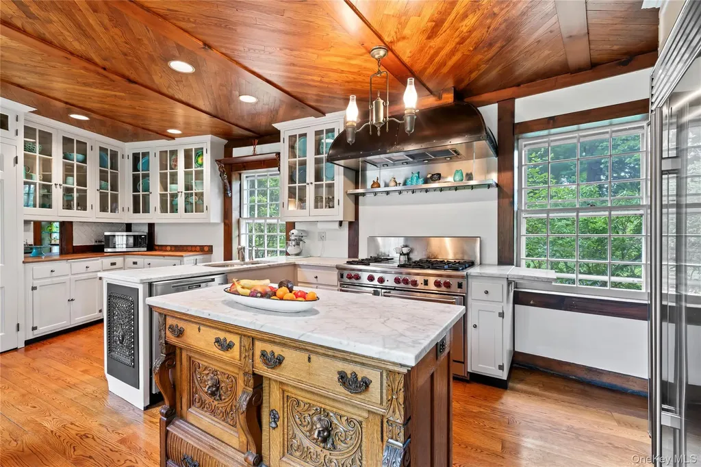88 Wheatley Road Old Westbury NY 11568