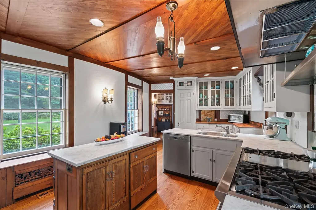 88 Wheatley Road Old Westbury NY 11568