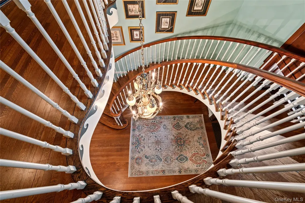 88 Wheatley Road Old Westbury NY 11568