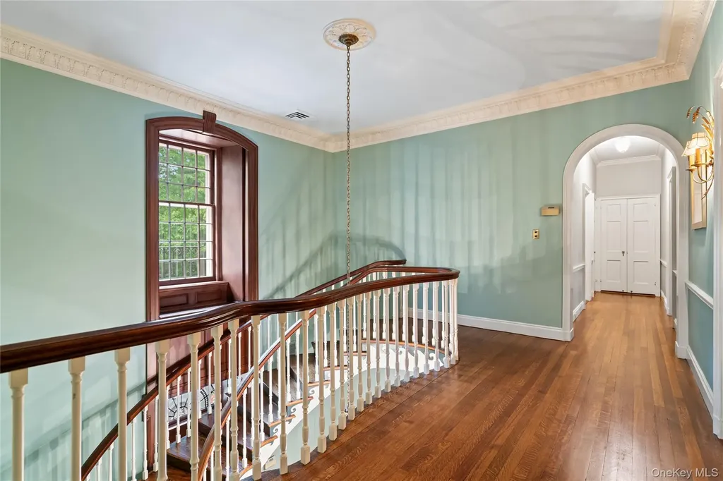 88 Wheatley Road Old Westbury NY 11568