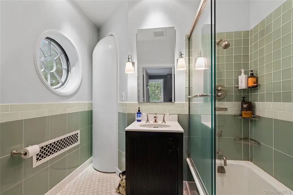 88 Wheatley Road Old Westbury NY 11568
