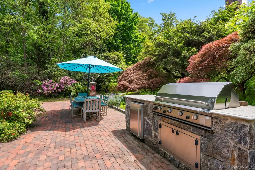 88 Wheatley Road Old Westbury NY 11568