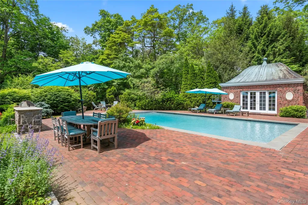 88 Wheatley Road Old Westbury NY 11568