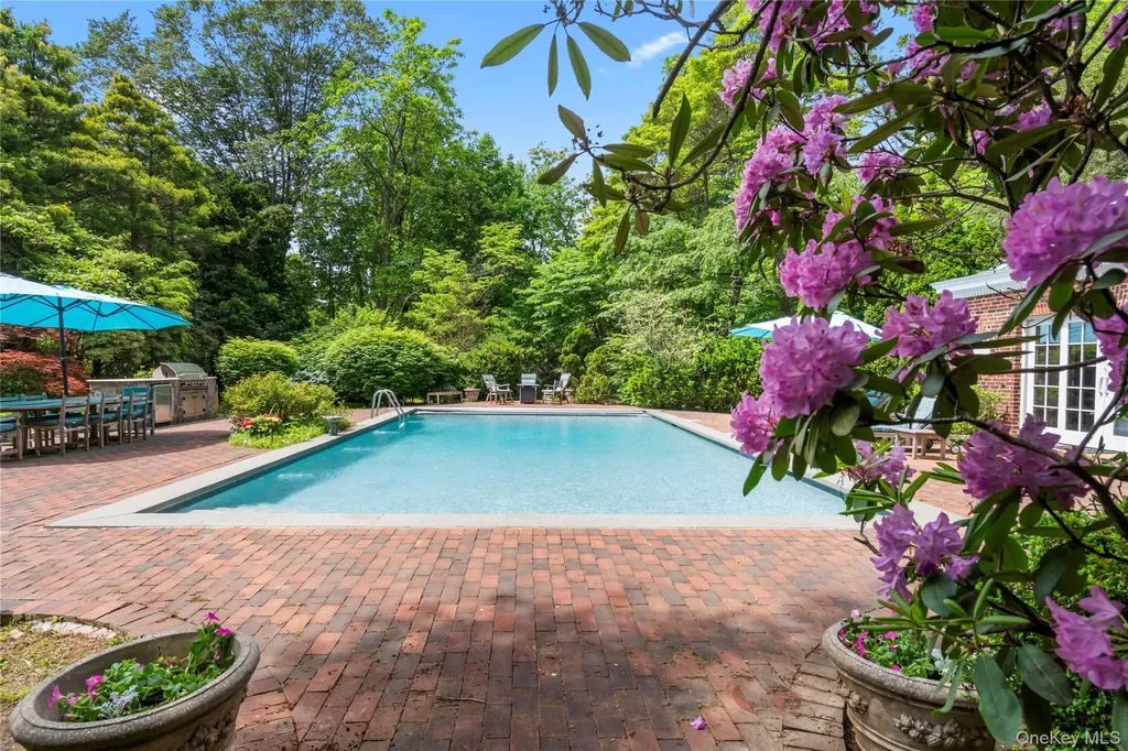 88 Wheatley Road Old Westbury NY 11568