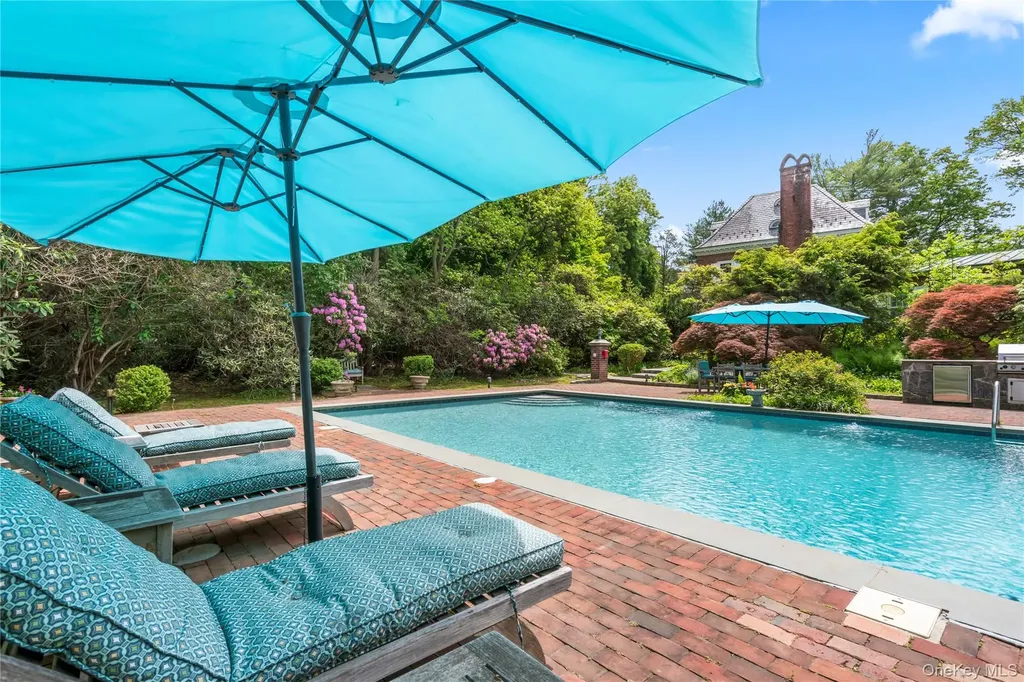 88 Wheatley Road Old Westbury NY 11568