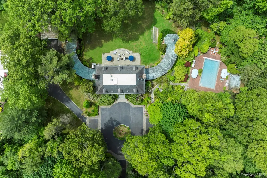 88 Wheatley Road Old Westbury NY 11568