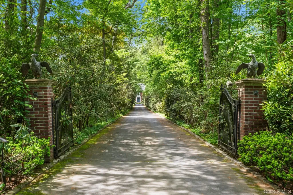 88 Wheatley Road Old Westbury NY 11568