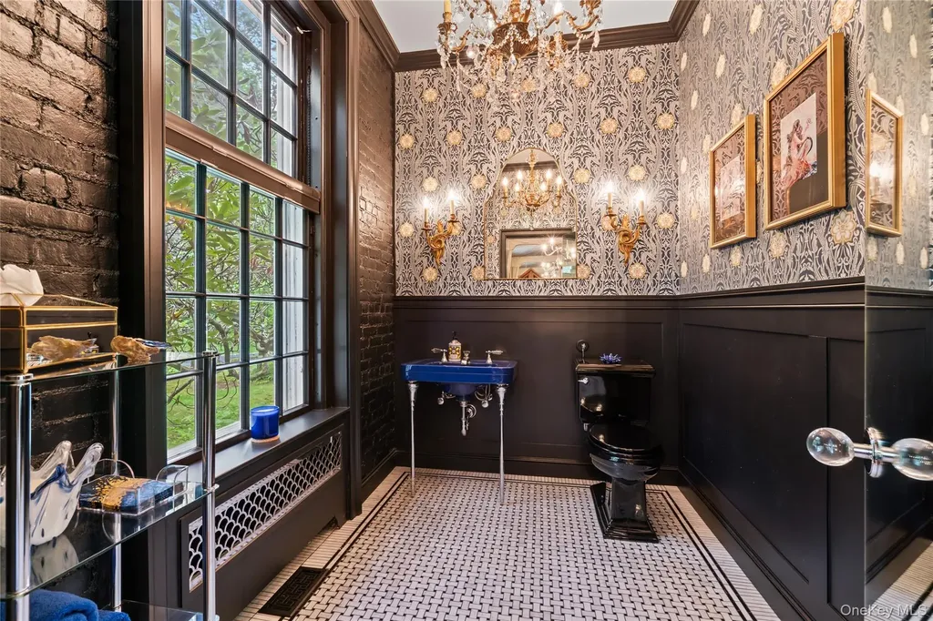88 Wheatley Road Old Westbury NY 11568