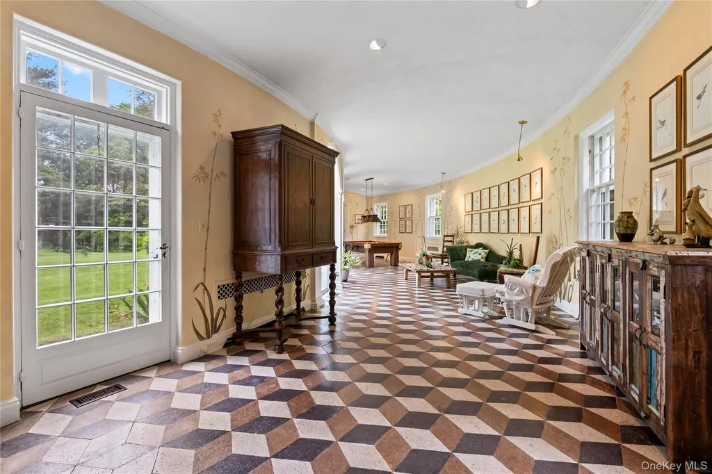 88 Wheatley Road Old Westbury NY 11568