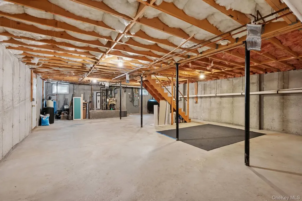 70 Straight Path Southampton NY 11968