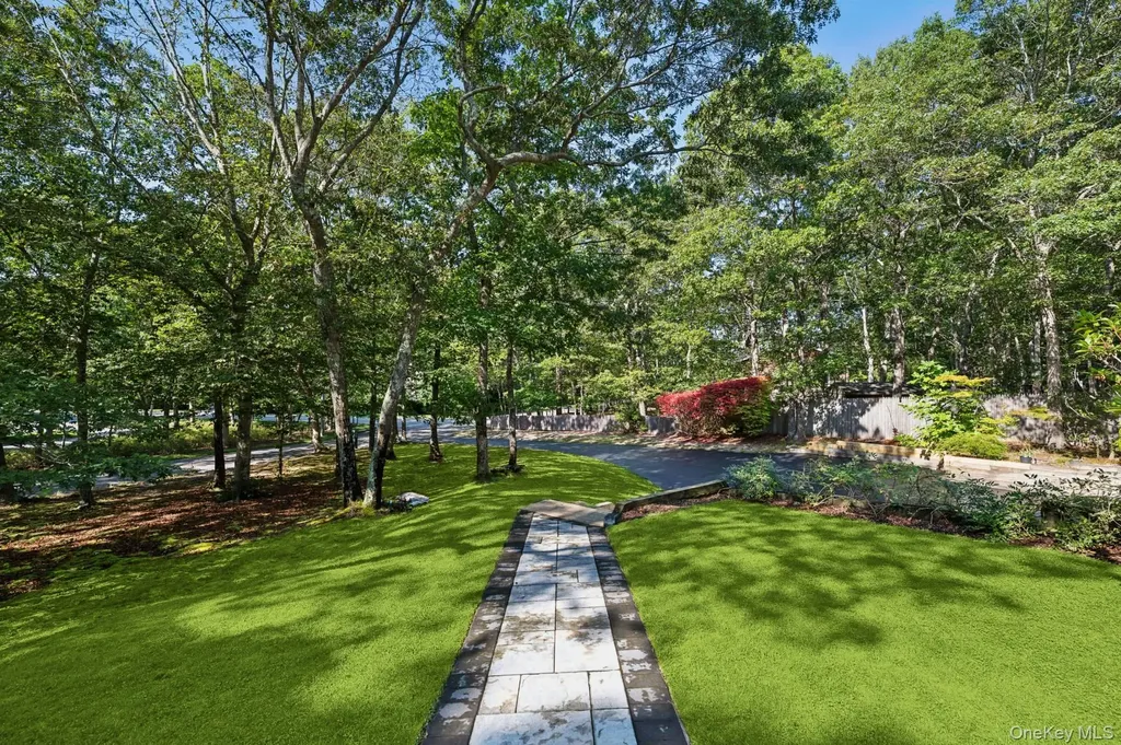 70 Straight Path Southampton NY 11968