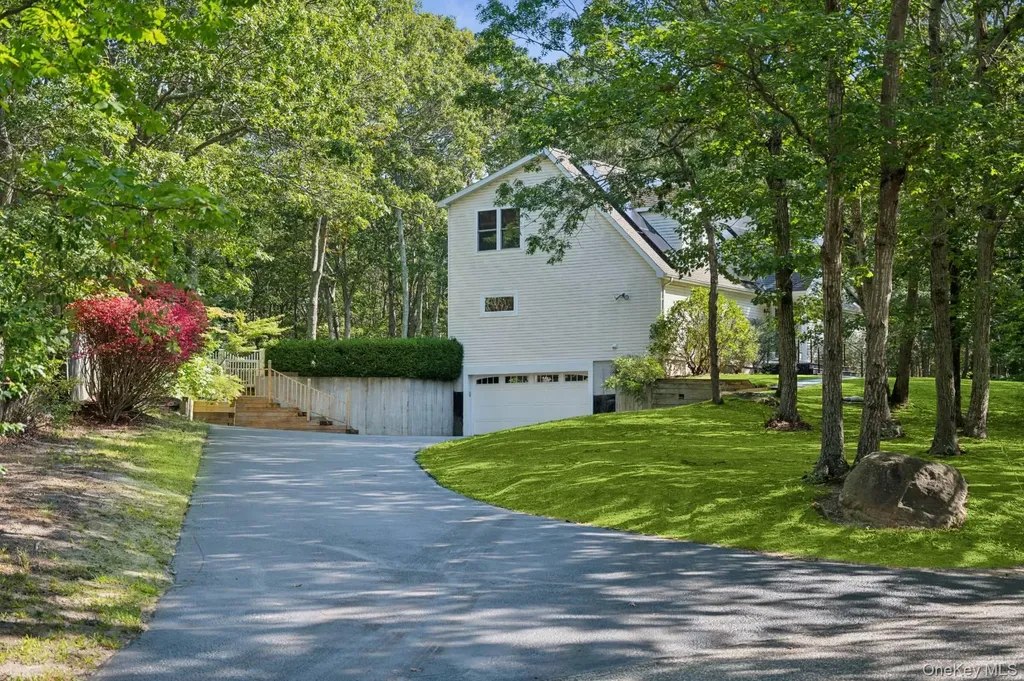 70 Straight Path Southampton NY 11968