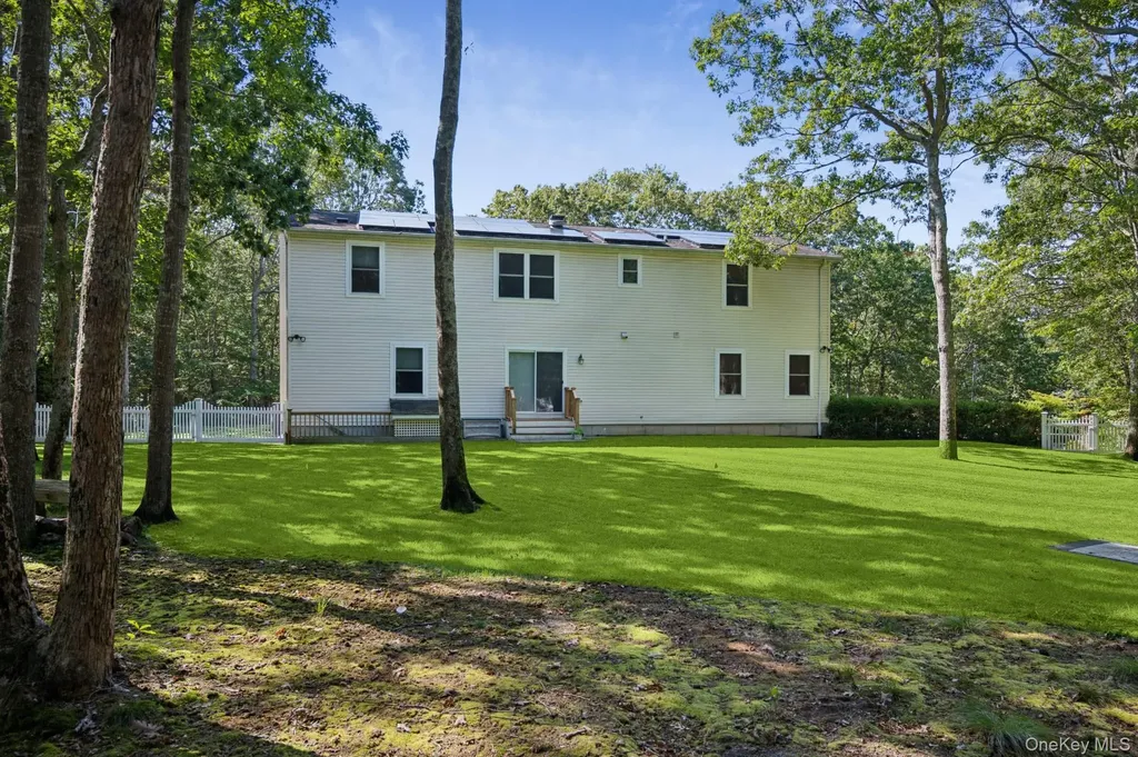 70 Straight Path Southampton NY 11968