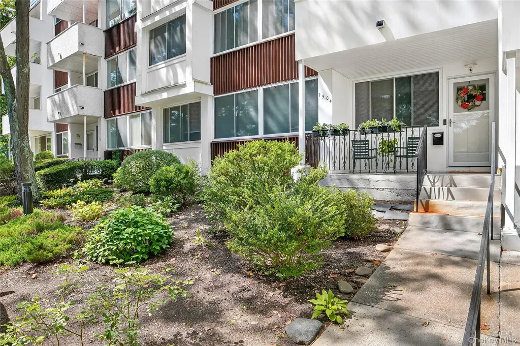 1504 Fox Glen Drive Hartsdale NY 10530