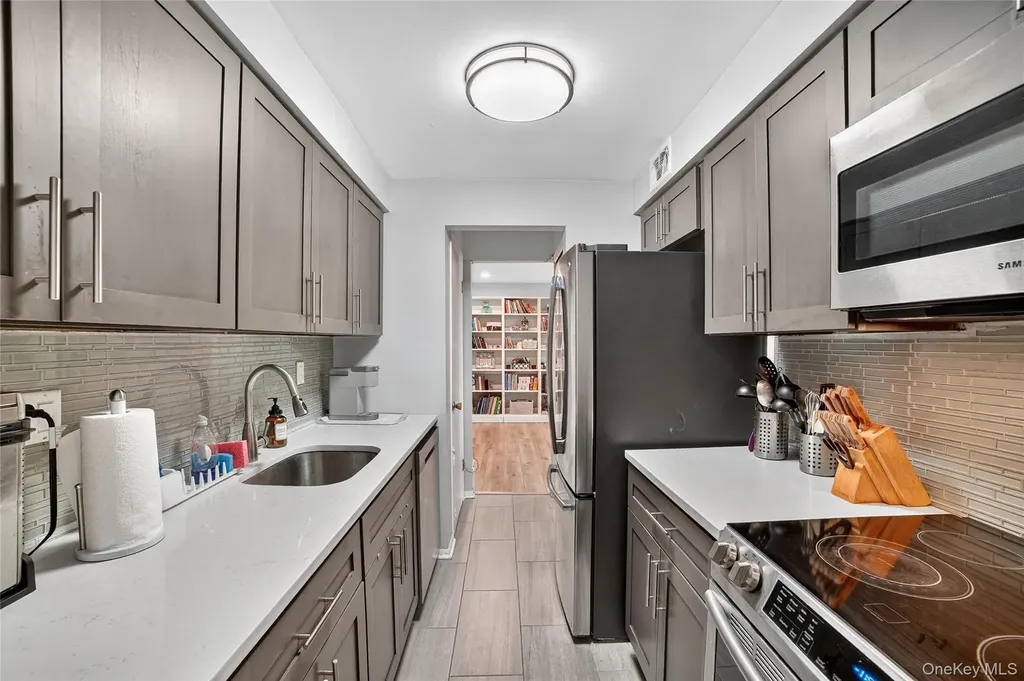 1504 Fox Glen Drive Hartsdale NY 10530