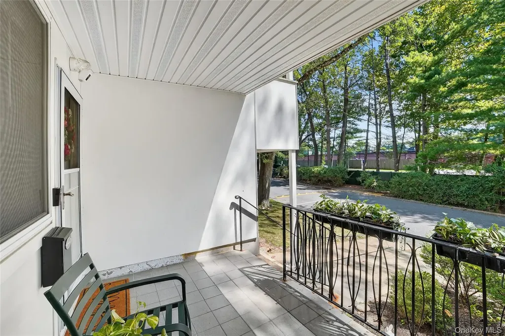 1504 Fox Glen Drive Hartsdale NY 10530