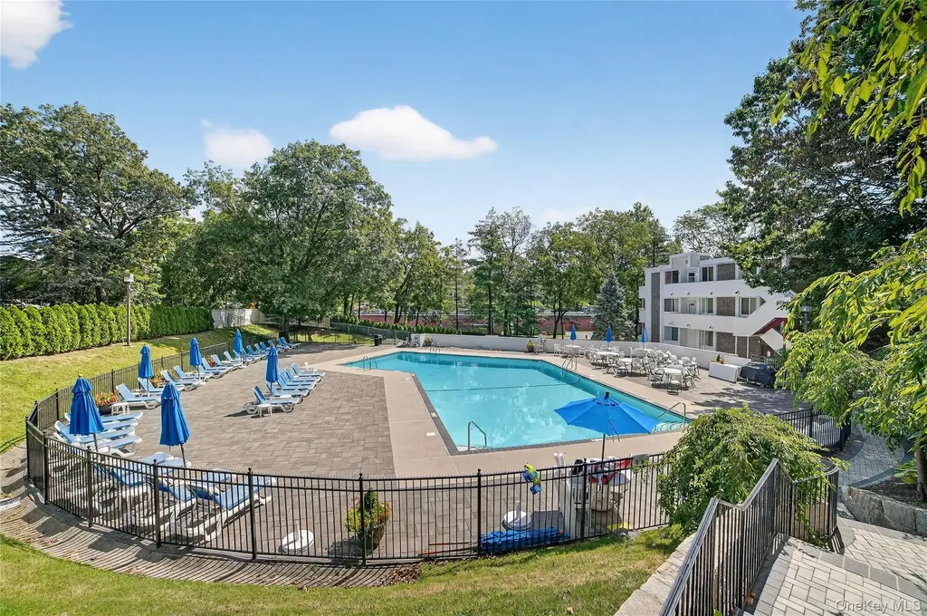 1504 Fox Glen Drive Hartsdale NY 10530