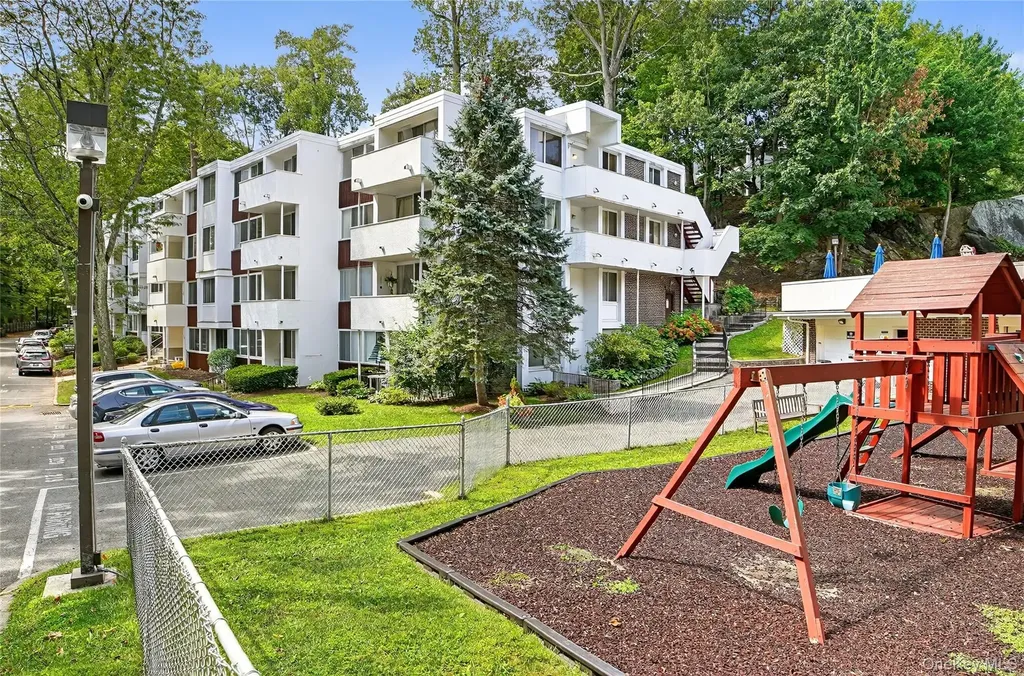 1504 Fox Glen Drive Hartsdale NY 10530