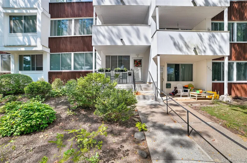 1504 Fox Glen Drive Hartsdale NY 10530