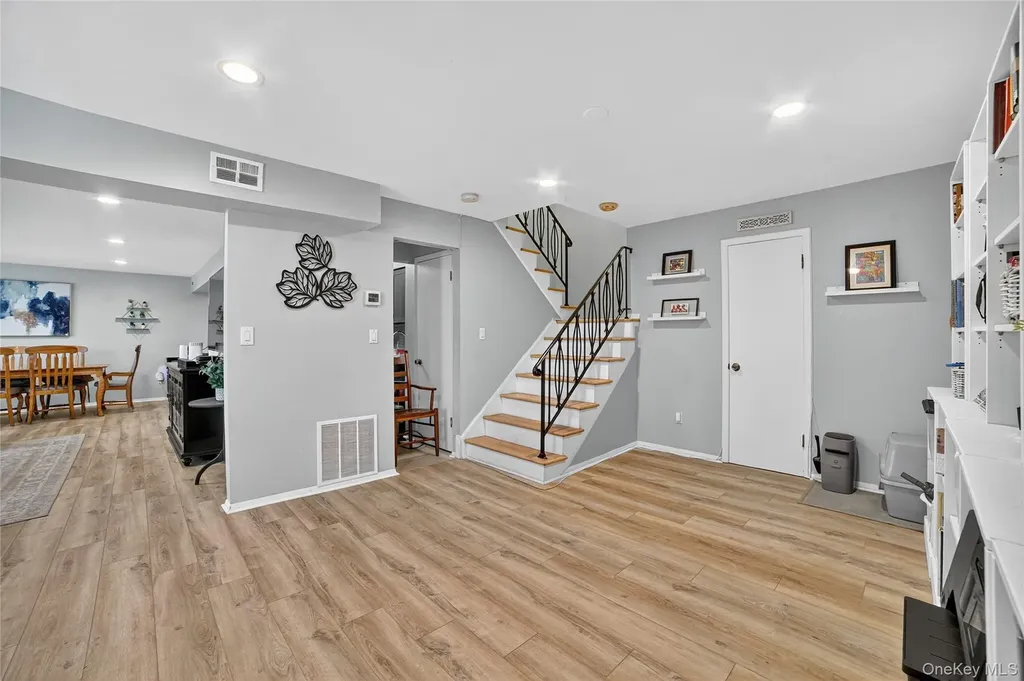 1504 Fox Glen Drive Hartsdale NY 10530
