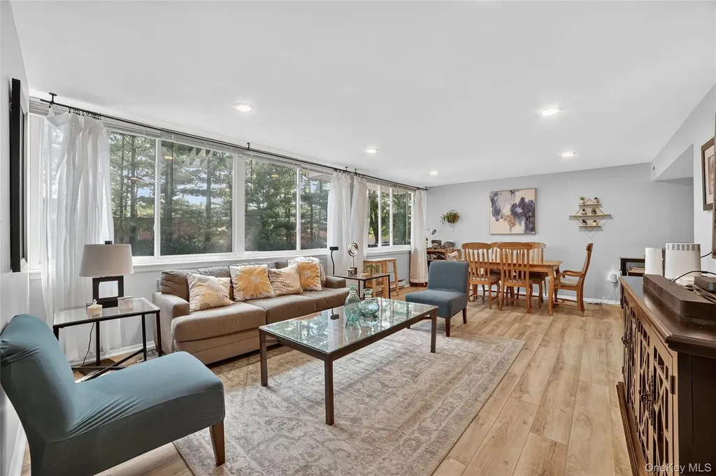 1504 Fox Glen Drive Hartsdale NY 10530