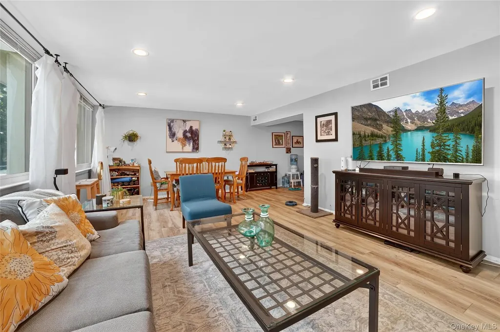 1504 Fox Glen Drive Hartsdale NY 10530