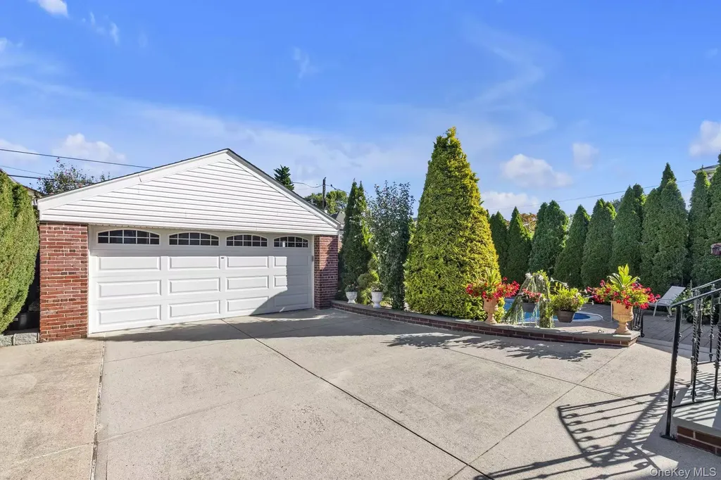 15421 Bayside Avenue Flushing NY 11354
