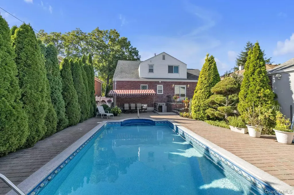 15421 Bayside Avenue Flushing NY 11354