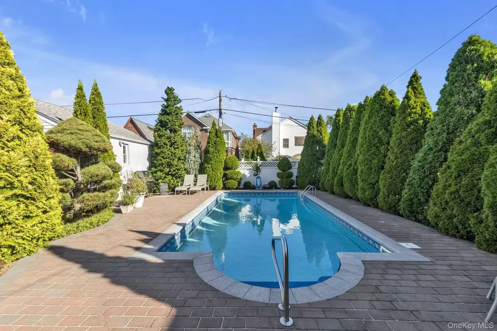 15421 Bayside Avenue Flushing NY 11354