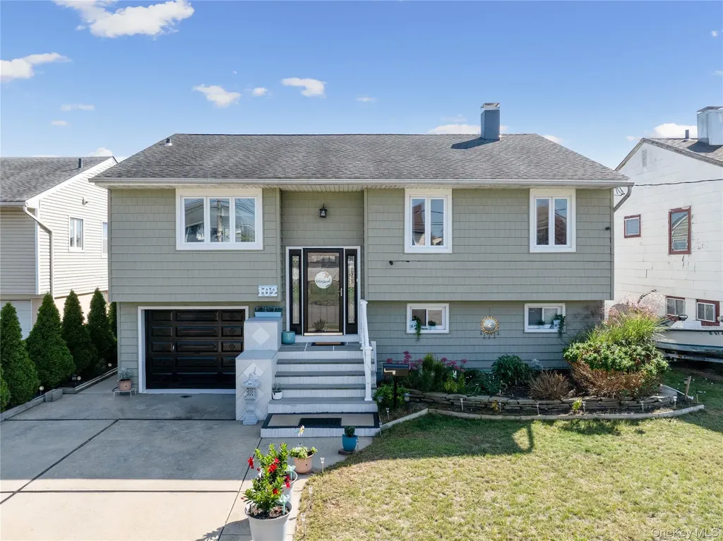 102 E 1st Street Freeport NY 11520