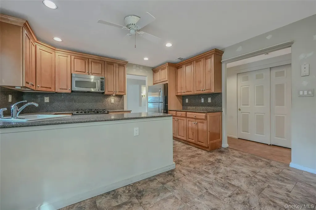 244 Glen Drive Ridge NY 11961
