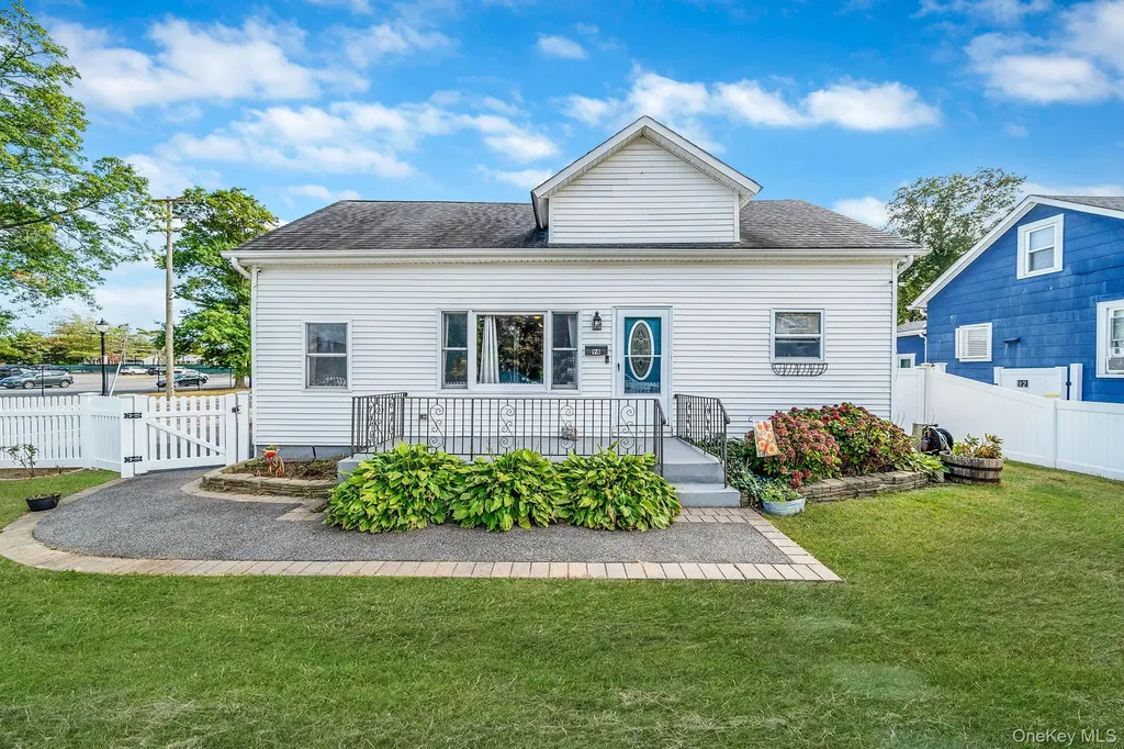 94 Richard Avenue Islip Terrace NY 11752