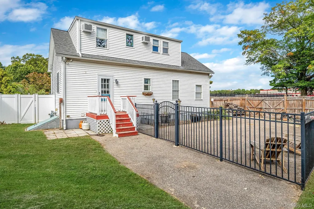 94 Richard Avenue Islip Terrace NY 11752