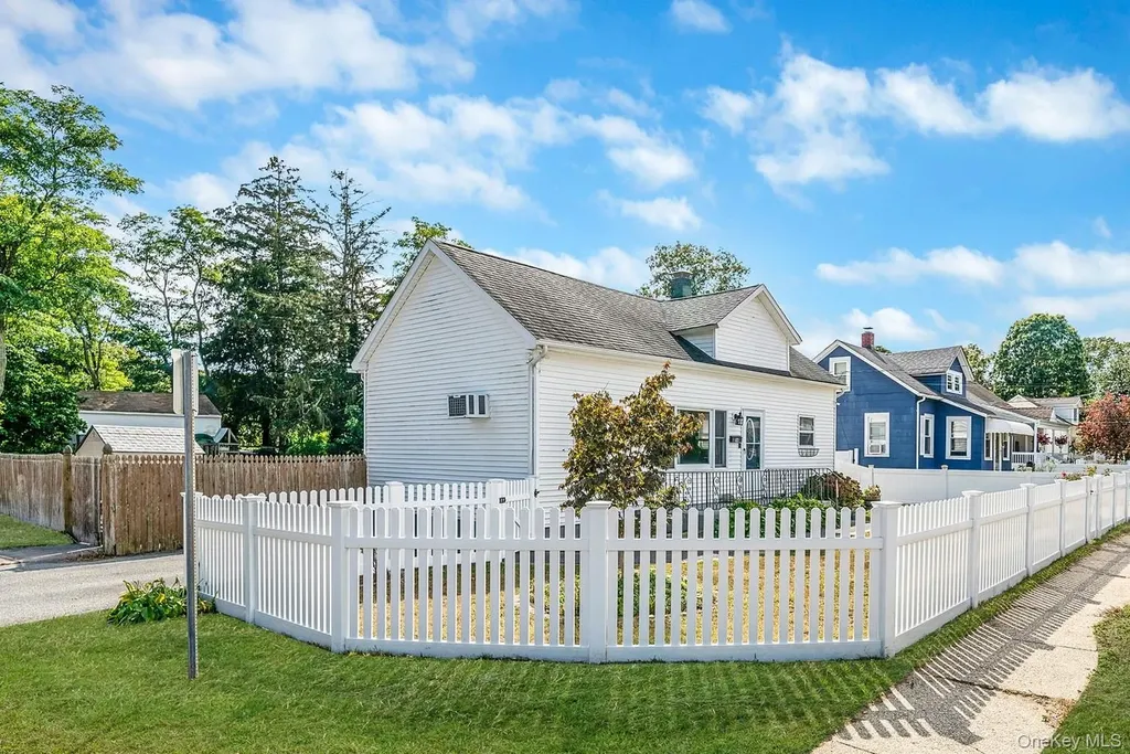 94 Richard Avenue Islip Terrace NY 11752