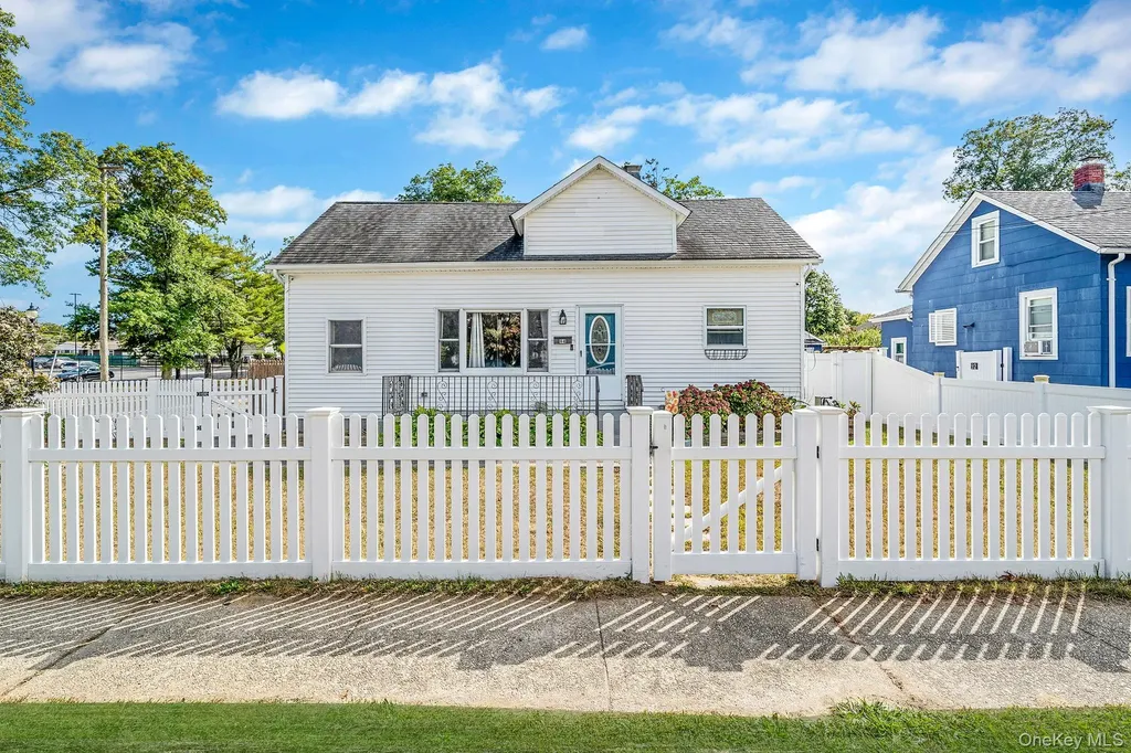 94 Richard Avenue Islip Terrace NY 11752