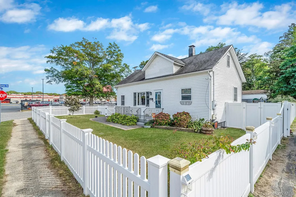 94 Richard Avenue Islip Terrace NY 11752
