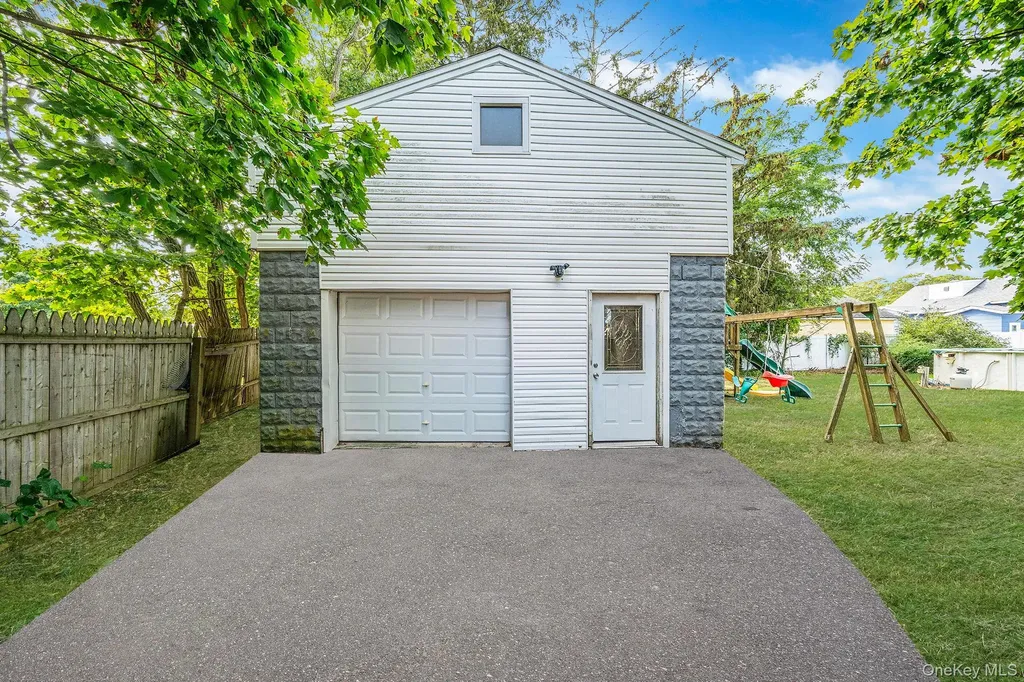 94 Richard Avenue Islip Terrace NY 11752