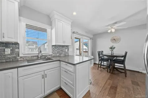 15 Hayes Road Amity Harbor NY 11701