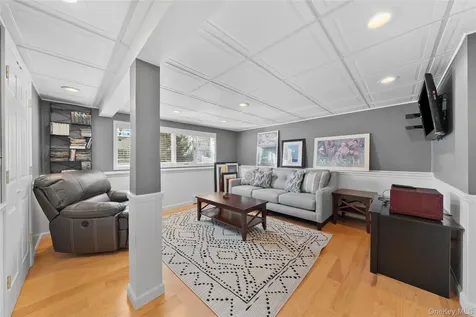 15 Hayes Road Amity Harbor NY 11701