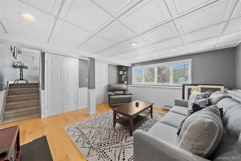 15 Hayes Road Amity Harbor NY 11701