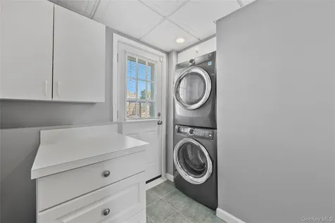 15 Hayes Road Amity Harbor NY 11701