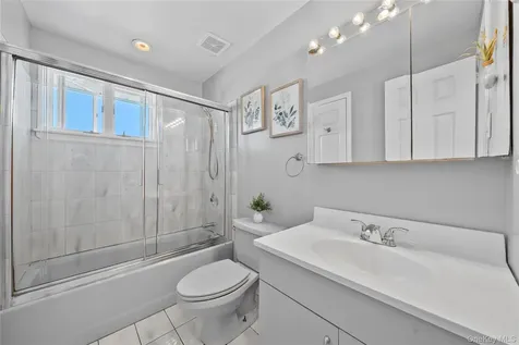 15 Hayes Road Amity Harbor NY 11701