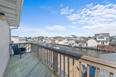 15 Hayes Road Amity Harbor NY 11701