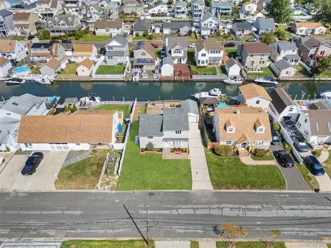 15 Hayes Road Amity Harbor NY 11701